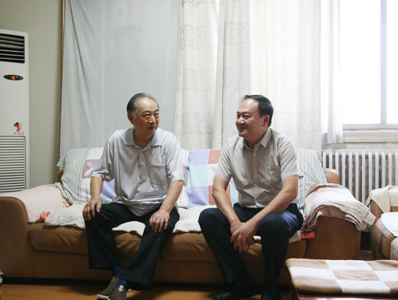 韩玉春教授副院长高启光走访慰问老教师曲广义教授党委副书记王力克